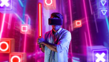 Sanal gerçeklik gözlüklü enerjik bir adam müzik engelli neon bir kılıç kullanıyor. Kılıç tutarken oyun oynayan yetenekli bir insan neon şehir arka planıyla metaevrene girer. Geçmişi bulanıklaştırıyor. Sapma.