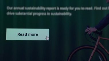 Kullanıcı, web sitesi sağlayıcısından daha fazla detay okumak, internet ağı üzerinden hizmet sağlamak ve ek veri almak için daha fazla düğme öğrenir. Çevrimiçi web konsepti için arayüz tasarımı. Webography.