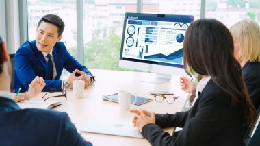 İş veri paneli, pazarlama stratejisi planlaması için iş zekası analizi sunar. Müşteri taleplerini analiz etmek ve iş dünyasının geleceğini önceden görmek için büyük veriler sunulur.