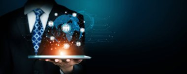 İş adamı ağ kurar, değerli bağlantılar kurar. EIDE profesyonel ağ ve fırsatları genişletmek için etkili insan ağ stratejileri