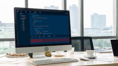 Model uygulama ve program kodlaması için bilgisayar ekranında yazılım geliştirme programlama