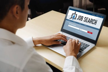 Çalışanların işe alım İnternet ağındaki iş fırsatlarını araması için mod web sitesinde online iş araması