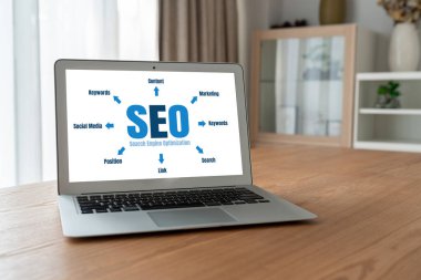 Model e-ticaret için SEO arama motoru optimizasyonu ve bilgisayar ekranında gösterilen çevrimiçi perakende işi