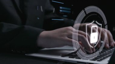 İş adamı siber güvenliğin özünü keşfeder. Siber koruma yöntemlerini, tehditleri derinlemesine araştır ve siber güvenlik duruşunu güçlendir. Siber güvenlik çağında UUID 'de gezinmek için gerekli