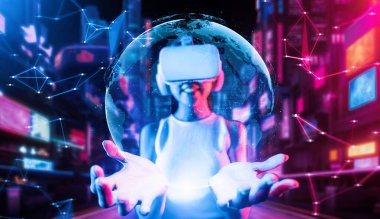 Metanın sanal gerçeklik siber punk tarzı binasında zeki bir kadın VR kulaklık takıyor, metaverse 'e bağlanıyor, gelecekteki siber uzay topluluğu teknolojisi, 3 boyutlu hologram görüyor ve tutuyor. Halüsinasyon.