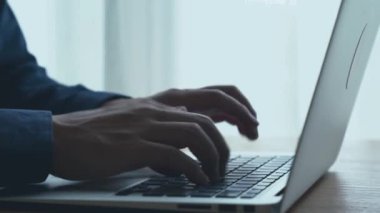 İş adamı görevleri ve yapılacak şeyleri kategorilere ayırır, gözden geçirme projesi yönetimini düzene sokar. Proje verimliliği ve başarısı için yönetilecek olan görev optimize ediliyor. Kullanıcı Kimliği