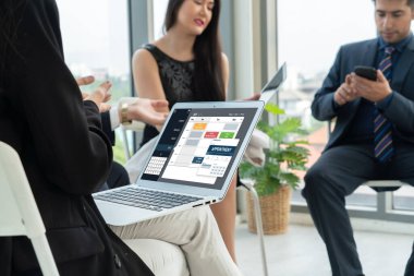 İnternet sitesindeki modish regrition için çevrimiçi aplikasyon rezervasyon takvimi