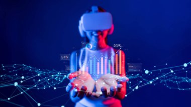 İş adamı iş büyümesi için ölçümleri değerlendirir, genişleme hedefleri koyar. Yenilik ve strateji yoluyla sürekli iş büyümesini teşvik etme kavrayışları. FaaS