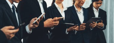 Panoramik pankart iş ekibi, başarılı iş ortaklığı ve iş için profesyonel boşluk, İK işe alım konseptini sembolize ediyor. Kurnaz.