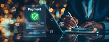 İş adamı, güvenli ve etkili yöntemlerin sergilendiği çevrimiçi bir ödeme işlemi başlattı. Güvenli çevrimiçi ödeme işlemleri için en iyi uygulamaları öğren. EIDE