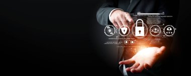 İş adamı siber güvenliğin özünü keşfeder. Siber koruma yöntemlerini, siber tehditleri derinlemesine araştır ve siber güvenlik duruşunu destekle. Siber Güvenlik Çağı FaaS 'ında yol almak için gerekli.