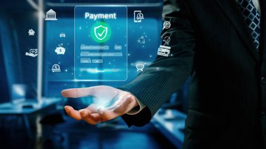 İş adamı, güvenli ve etkili yöntemlerin sergilendiği çevrimiçi bir ödeme işlemi başlattı. Güvenli çevrimiçi ödeme işlemleri için en iyi uygulamaları öğren. Kullanıcı Kimliği