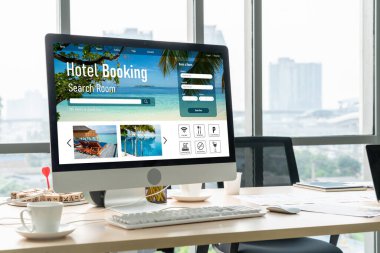 Çevrimiçi otel konaklama rezervasyon sitesi mod rezervasyon sistemi sağlar. Seyahat teknolojisi kavramı .