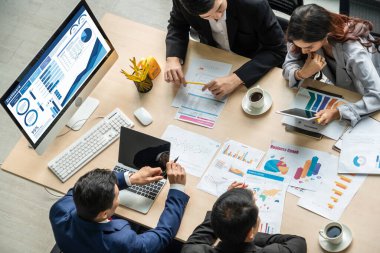 İş veri paneli, pazarlama stratejisi planlaması için iş zekası analizi sunar. Müşteri taleplerini analiz etmek ve iş dünyasının geleceğini önceden görmek için büyük veriler sunulur.