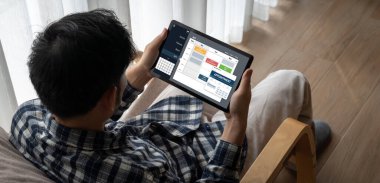 İnternet sitesindeki modish regrition için çevrimiçi aplikasyon rezervasyon takvimi