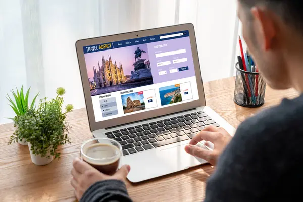 Model arama ve seyahat planlama için internet sitesi uçuş, otel ve tur rezervasyonları için anlaşma ve paket sunuyor