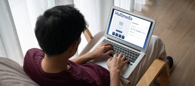 İnternet kullanıcıları ve çevrimiçi iş dünyası için dosyaları çevrimiçi yüklemek ve saklamak için çokluortam bulut hesaplama deposu.