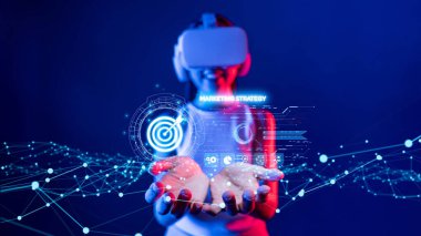 İş adamı müşteri hedef gruplarını belirlemek için verileri analiz eder, pazarlama stratejilerini rafine eder. Her hedef grubun özel ihtiyaçlarını karşılamak için iletiler gönderiliyor. EIDE