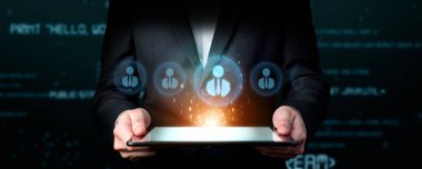 İş adamı ağ kurar, değerli bağlantılar kurar. Profesyonel ağı ve fırsatları genişletmek için etkili insanlar ağ stratejileri geliştiriyor.