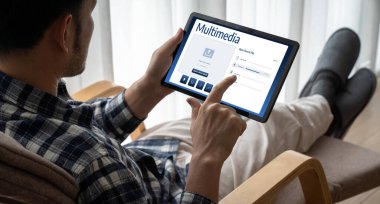 İnternet kullanıcıları ve çevrimiçi iş dünyası için dosyaları çevrimiçi yüklemek ve saklamak için çokluortam bulut hesaplama deposu.