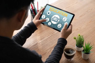 Öğrencilerin internet ağında rahatça çalışabilmeleri için yazılımlı e-öğrenme sitesi