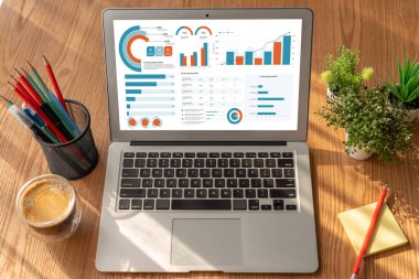 İş veri paneli, pazarlama stratejisi planlaması için iş zekası analizi sunar. Müşteri taleplerini analiz etmek ve iş dünyasının geleceğini önceden görmek için büyük veriler sunulur.