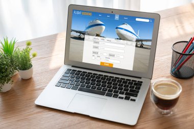 Online uçuş rezervasyon sitesi mod rezervasyon sistemi sağlar. Seyahat teknolojisi kavramı .