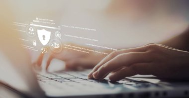 İş adamı siber güvenliğin özünü keşfeder. Siber koruma yöntemlerini, tehditleri derinlemesine araştır ve siber güvenlik duruşunu güçlendir. Siber Güvenlik Çağı EIDE 'de gezinmek için gerekli