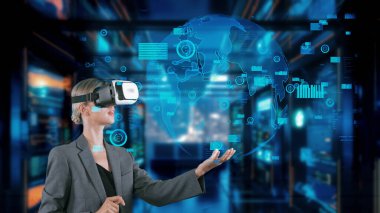 VR 'nin gelecekteki küresel pazar yenilik arayüzü dijital bilgi ağı teknolojisi sanal hologramını kullanarak büyük veri dinamik dönen dünya ekranını finanse etmeye çalışan kadın. Kısıtlanma.
