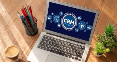 CRM işletme ve işletme için modern bilgisayarda müşteri ilişkileri yönetim sistemi