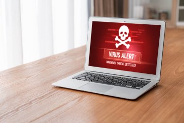 Bilgisayar ekranındaki virüs uyarısı mobil siber tehdit, hacker, bilgisayar virüsü ve kötü amaçlı yazılım tespit edildi