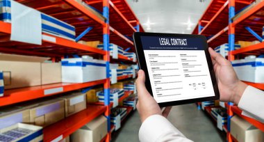 Dijital yasal sözleşme, gelecekteki iş anlaşmalarının imzalanması için gerekli koşulları ve şartları bilgisayar ekranında sunar.