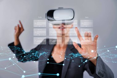 İş adamı görevleri ve yapılacak şeyleri kategorilere ayırır, gözden geçirme projesi yönetimini düzene sokar. Proje verimliliği ve başarısı için yönetilecek olan görev optimize ediliyor. FaaS