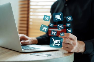 Zarif müşteriler beyaz atlet giyerler ve ellerinde online platform seçen kredi kartı kontrol cihazları bulunur. Akıllı tüketici, nakitsiz teknoloji alışveriş envanteri kullanarak e-ticaret uygulaması açıyor. Siber Nakit.
