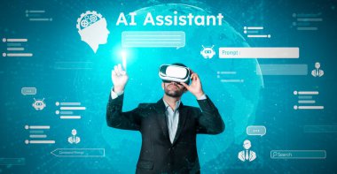 Beyaz iş adamı, performansı desteklemek ve yardımcı olmak için sohbet botu kullanıyor. Meta-evren ve görsel gerçeklik dünyasına bağlanırken sanal gerçeklik gözlüğü kullanan yetenekli bir yatırımcı. Teknoloji yeniliği. Sapma.