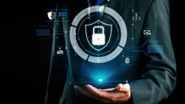 İş adamı siber güvenliğin özünü keşfeder. Siber koruma yöntemlerini, tehditleri derinlemesine araştır ve siber güvenlik duruşunu güçlendir. Siber güvenlik çağında UUID 'de gezinmek için gerekli