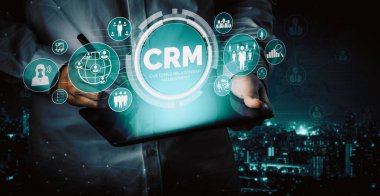 İş satış pazarlama sistemi konsepti için CRM Müşteri İlişkileri Yönetimi CRM veritabanı analizini desteklemek için hizmet uygulamasının fütüristik grafik arayüzünde sunulmuştur. uds