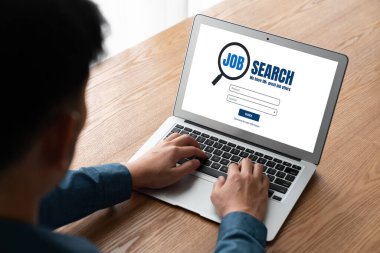 Çalışanların işe alım İnternet ağındaki iş fırsatlarını araması için mod web sitesinde online iş araması