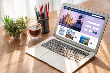 Model arama ve seyahat planlama için internet sitesi uçuş, otel ve tur rezervasyonları için anlaşma ve paket sunuyor