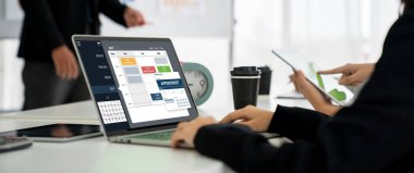 İnternet sitesindeki modish regrition için çevrimiçi aplikasyon rezervasyon takvimi