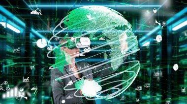 VR 'nin gelecekteki küresel yenilik arayüzü dijital bilgi ağı teknolojisi sanal hologram animasyonuna göre analiz yaparak veri dinamik piyasasını seçen kadın. Kısıtlanma.