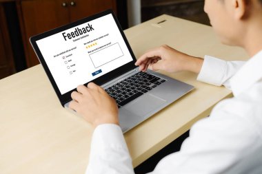 Müşteri geribildirim ve şirket işleri için mod bilgisayar yazılımı analizi