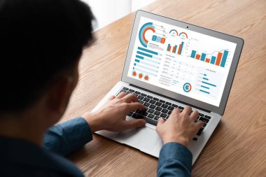 İş veri paneli, pazarlama stratejisi planlaması için iş zekası analizi sunar. Müşteri taleplerini analiz etmek ve iş dünyasının geleceğini önceden görmek için büyük veriler sunulur.