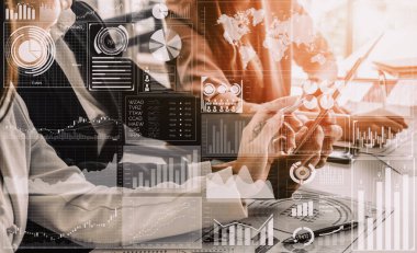 İş Mali Analitik Konsepti için Büyük Veri Teknolojisi. Modern arayüz ekranda iş satış raporları, kâr tablosu ve borsa eğilimleri analizleri hakkında muazzam bilgiler gösteriyor. uds