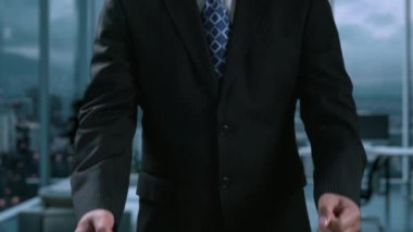 İş adamı ağ kurar, değerli bağlantılar kurar. Profesyonel ağı ve fırsatları genişletmek için etkili insan ağ oluşturma stratejileri UUID