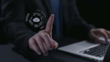 İş adamı CO2 emisyonlarını azaltmak için girişimlerde bulunuyor ve net sıfır hedefliyor. Daha yeşil bir gezegenin karbondioksitini azaltarak sürdürülebilirliğe olan bağlılığını gösteriyor. Kullanıcı Kimliği