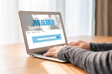 Çalışanların işe alım İnternet ağındaki iş fırsatlarını araması için mod web sitesinde online iş araması