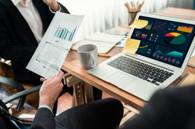 Fintech BI 'ın finansal veri analizi ya da iş zekası ekranından iş dünyası pazarlaması üzerinde çalışan iş adamlarının finansal veri analizine kadar. Habiliment
