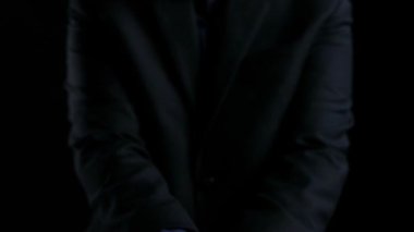 İş adamı siber güvenliğin özünü keşfeder. Siber koruma yöntemlerini, tehditleri derinlemesine araştır ve siber güvenlik duruşunu güçlendir. Siber güvenlik çağında UUID 'de gezinmek için gerekli