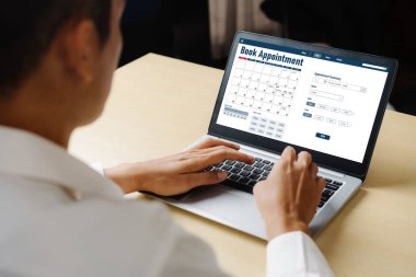 İnternet sitesindeki modish regrition için çevrimiçi aplikasyon rezervasyon takvimi